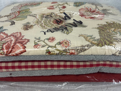 FMS Dog Beds packs of beds designed to fit RuffLand™ Performance Kennels with plush, comfortable bedding for dogs.