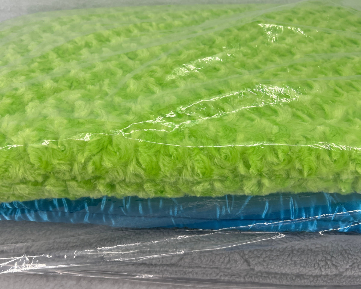 FMS Dog Beds packs designed to fit RuffLand™ Performance Kennels, featuring durable fabric and cushioned interior for comfort.